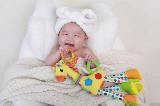 沙洋宝宝咬手指甲